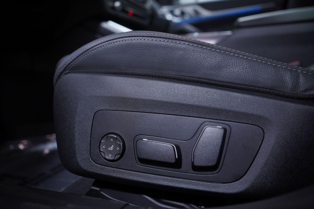 Thumbnail: 2025 BMW i4 - 18