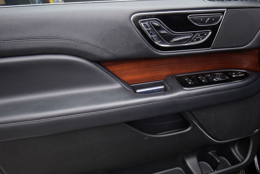 used 2022 Lincoln Navigator car, priced at $37,000