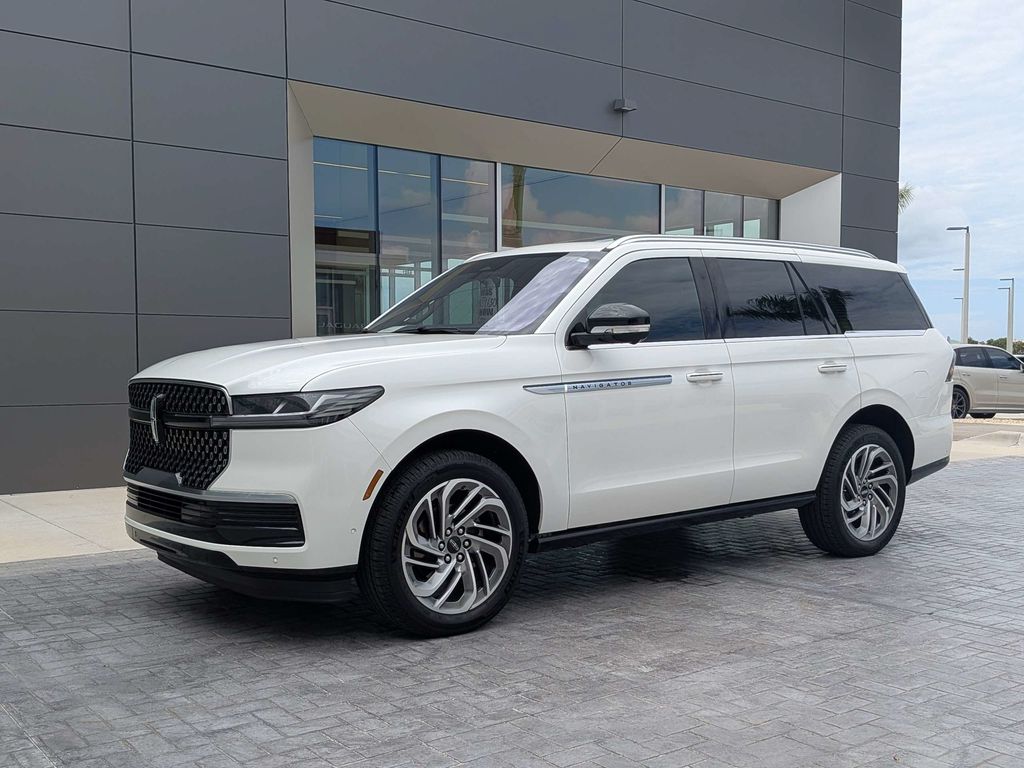 Pristine White Metallic Tri-Coat 2025 Lincoln Navigator SUV / Crossover Four-Wheel Drive Automatic