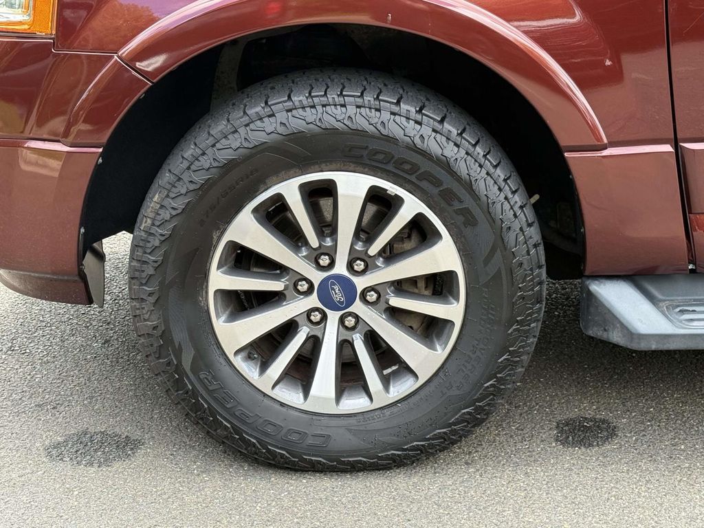 Used 2017 Brown Ford XLT image 11