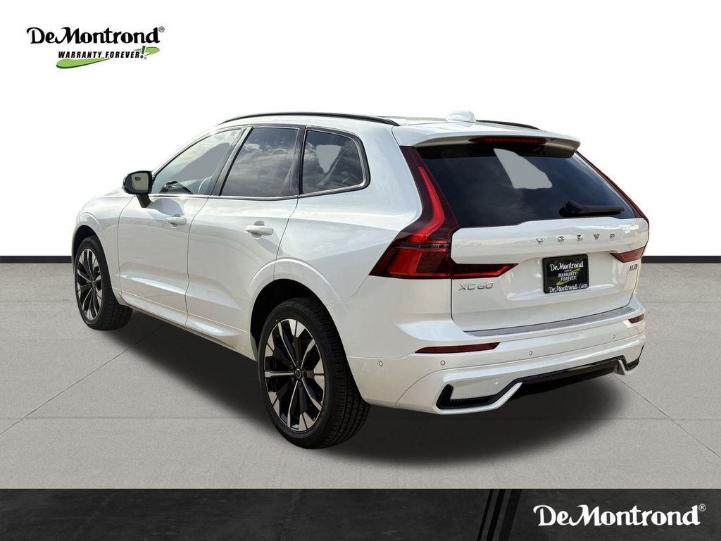 New 2026 Crystal White Volvo B5 AWD Plus image 7