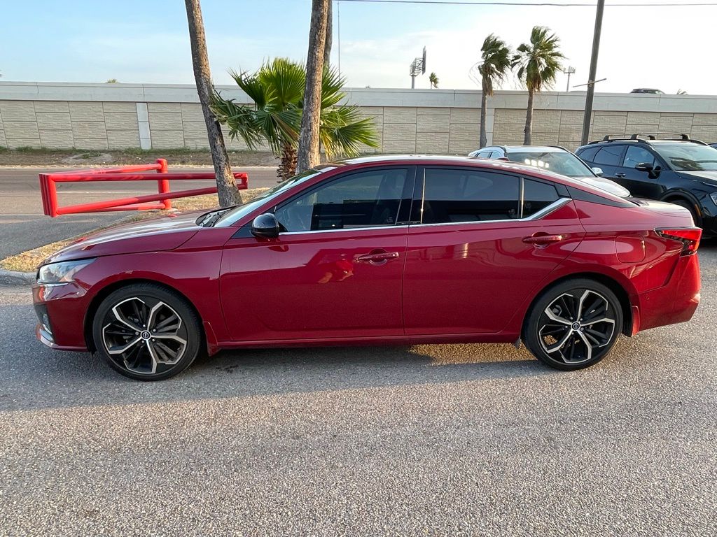 View vehicle photo 3