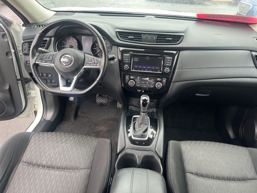 2020 Nissan Rogue SV photo