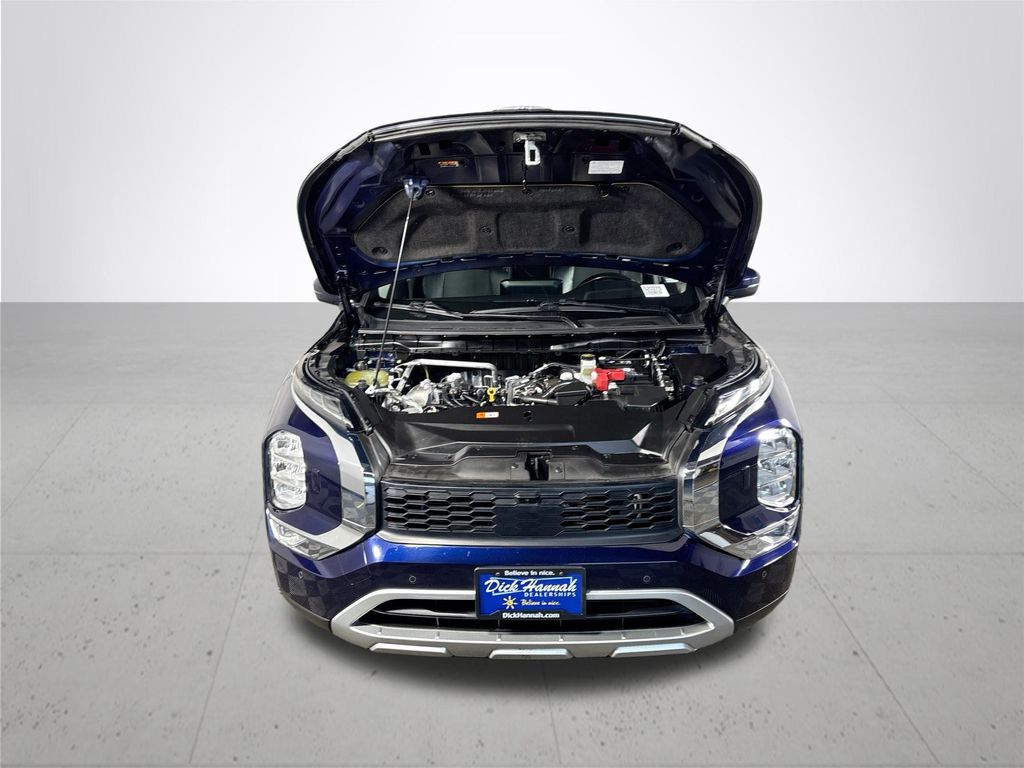 2023 Mitsubishi Outlander SE