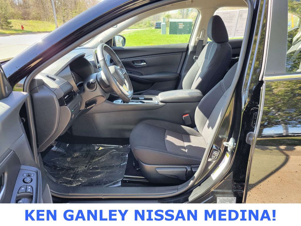2023 Nissan Sentra SV photo