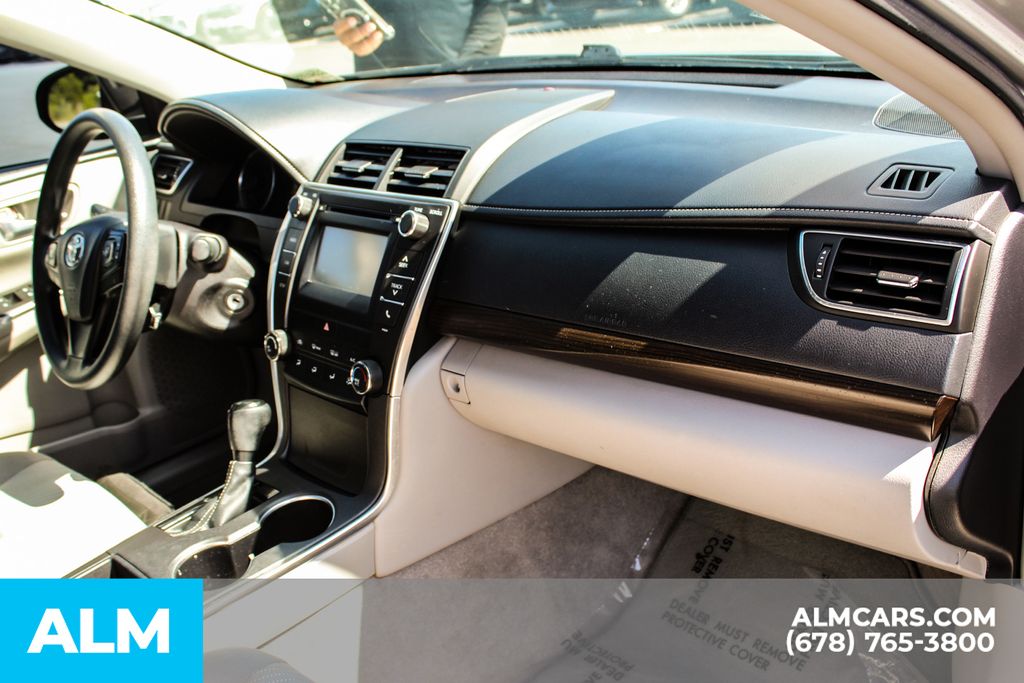 Used 2016 Silver Toyota LE image 17
