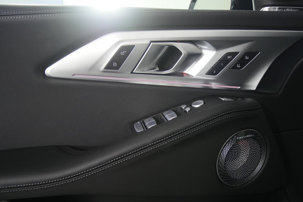 Thumbnail: 2026 BMW XM - 8