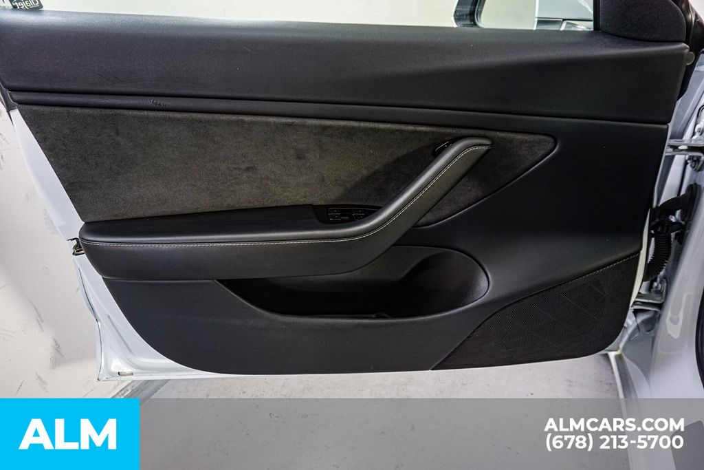 Used 2018  Tesla Long Range image 46