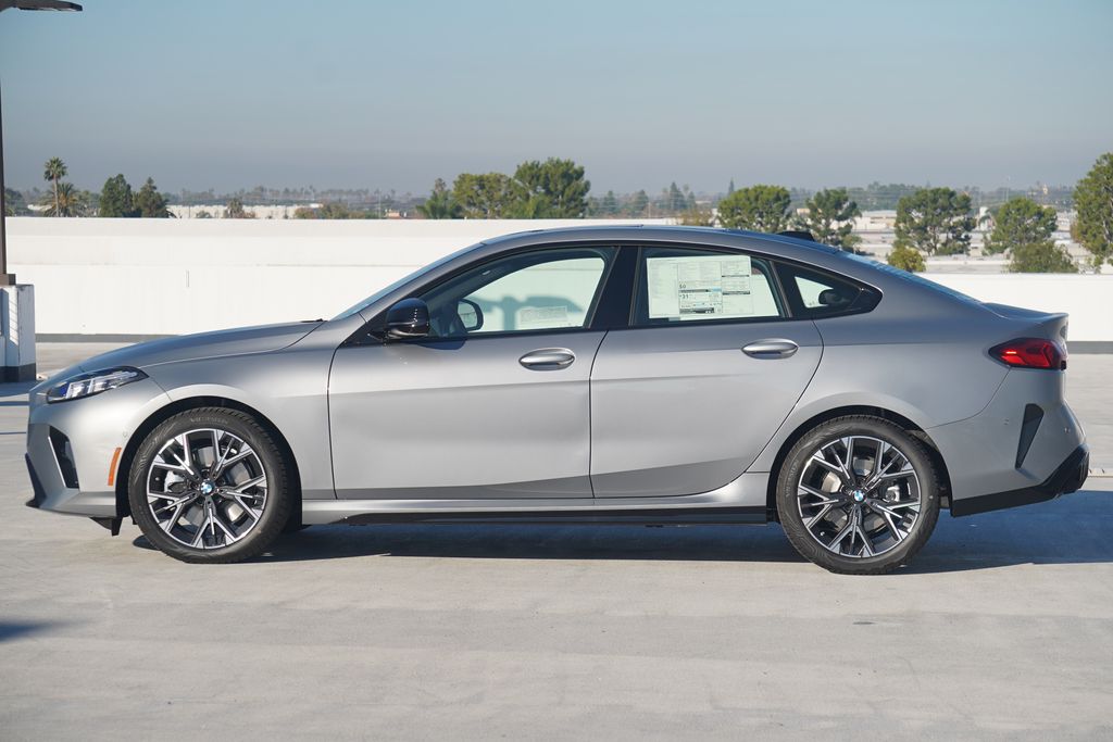 Thumbnail: 2026 BMW 2 Series - 4