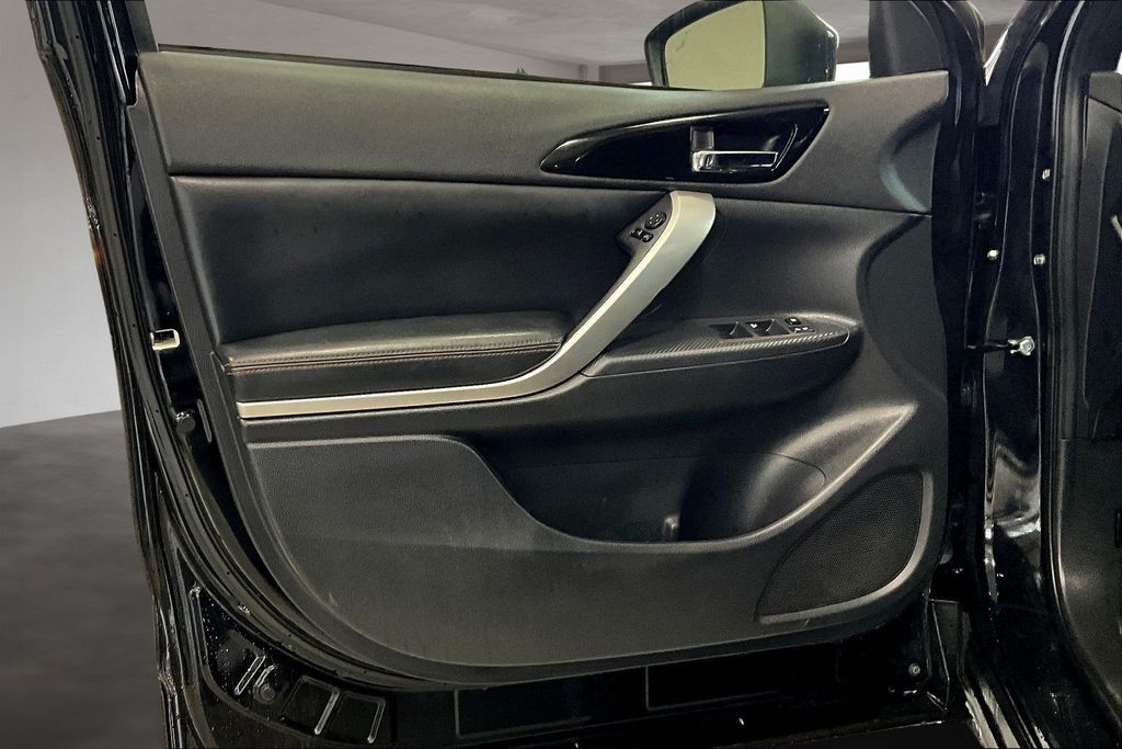 Used 2020 Black Mitsubishi SE image 24