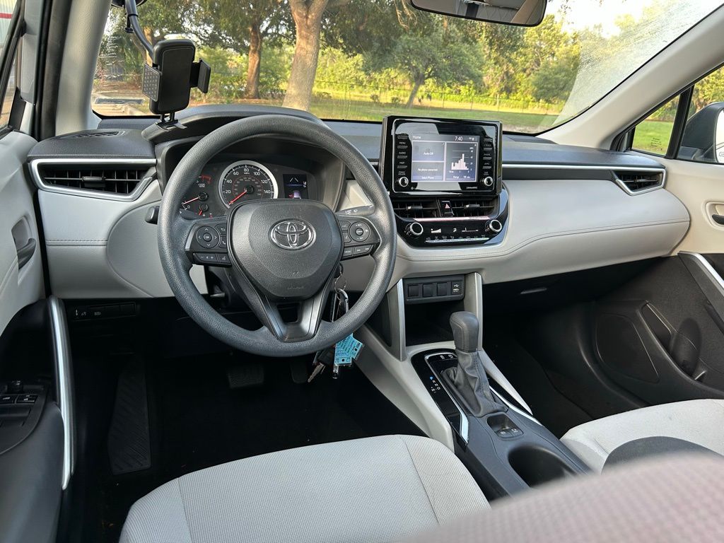2022 Toyota Corolla Cross L 12