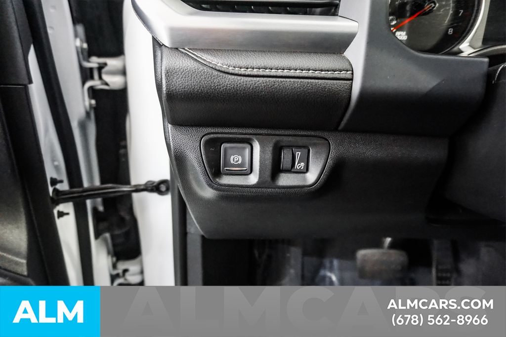 Used 2023 White GMC SLT image 33