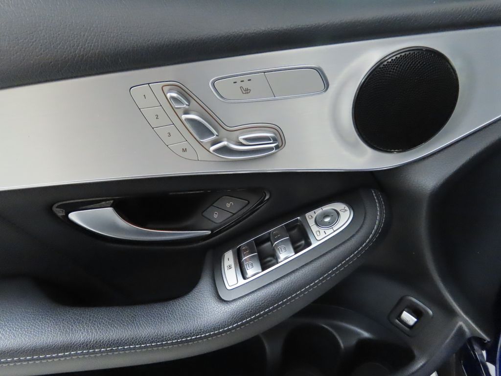 2019 Mercedes-Benz GLC 300 23