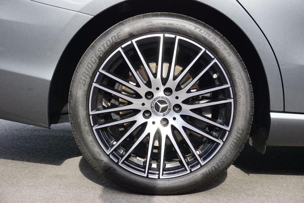 Thumbnail: 2024 Mercedes-Benz C-Class - 16