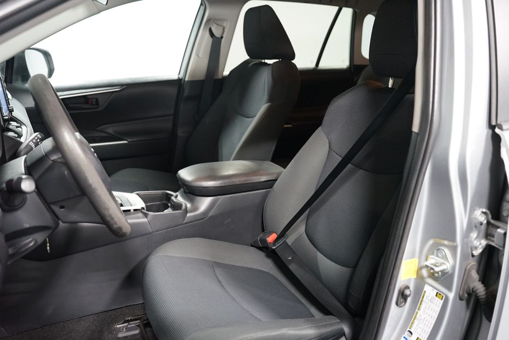 Thumbnail: 2019 Toyota RAV4 - 6