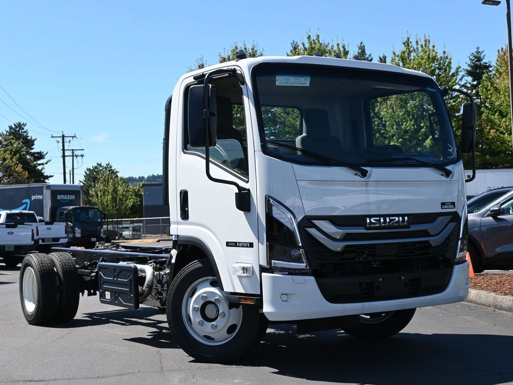2025 Isuzu NRR 