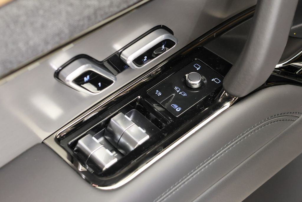 Thumbnail: 2026 Land Rover Range Rover Sport - 28