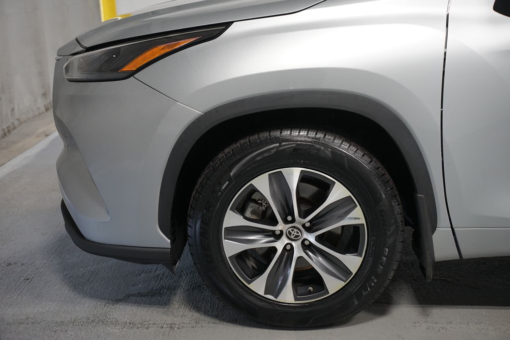 Thumbnail: 2023 Toyota Highlander - 5
