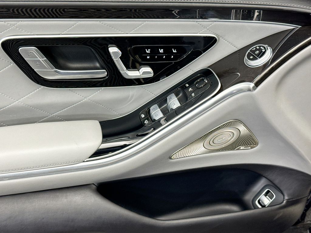 Thumbnail: 2023 Mercedes-Benz S-Class - 22