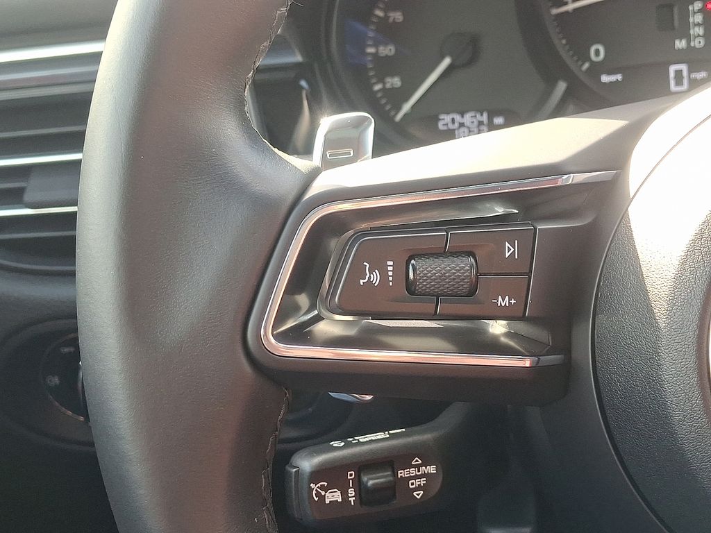 Thumbnail: 2023 Porsche Macan - 23