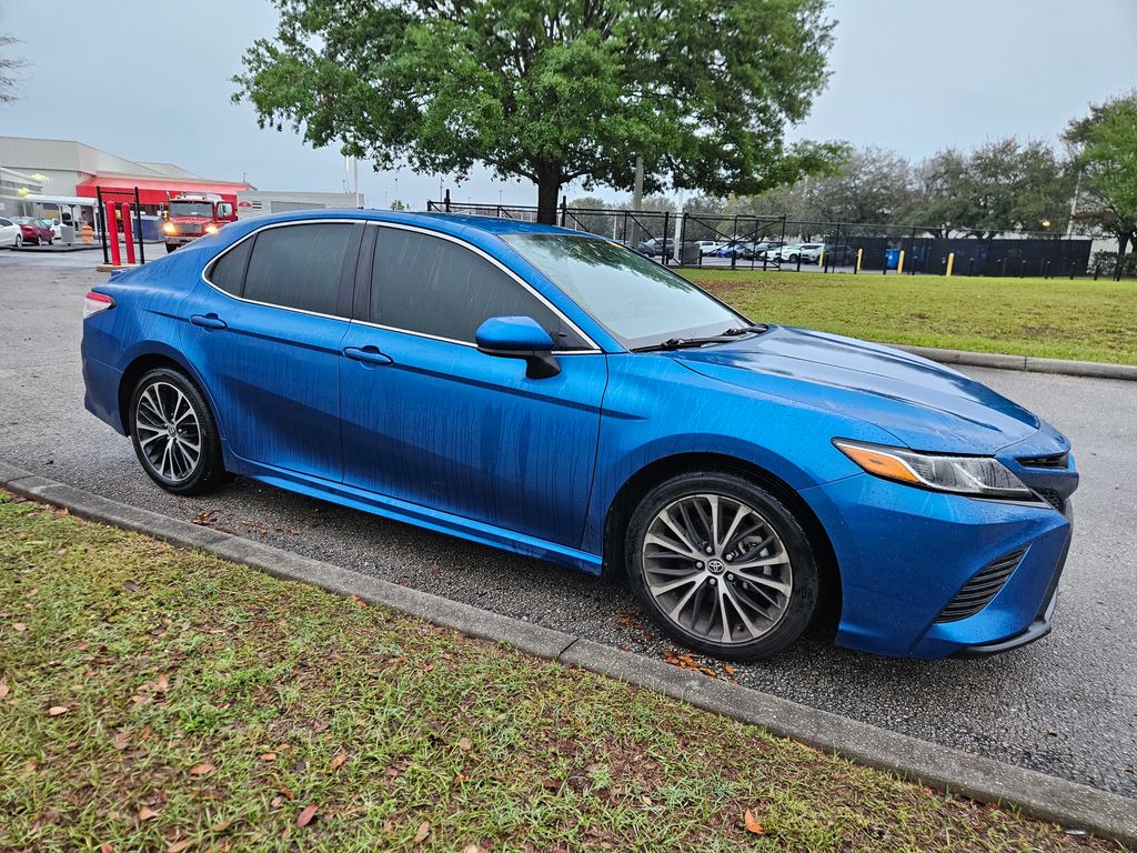 2020 Toyota Camry SE 7