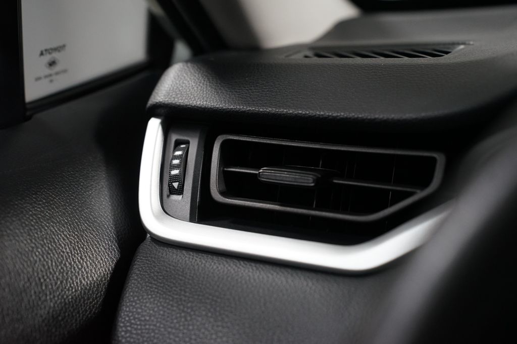 Thumbnail: 2021 Toyota RAV4 - 24