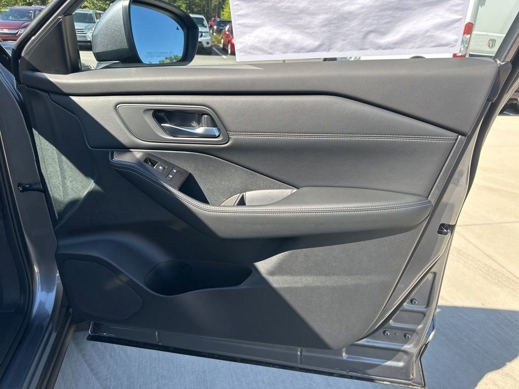 2025 Gun Metallic Nissan Rogue SL FWD SUV
