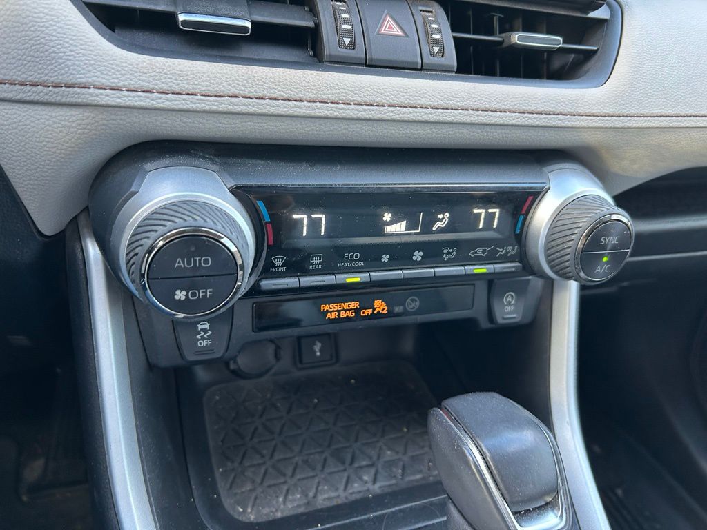 Thumbnail: 2022 Toyota RAV4 - 25