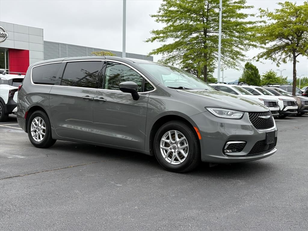 Ceramic Gray Clearcoat 2023 Chrysler Pacifica Touring L FWD Minivan Front-Wheel Drive 9-Speed Automatic