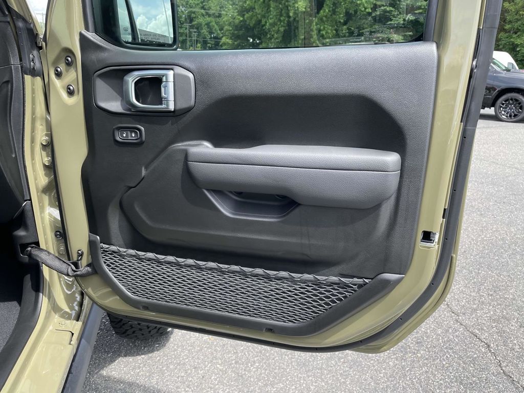 2025 Jeep Wrangler 4-Door Willys - Photo 16