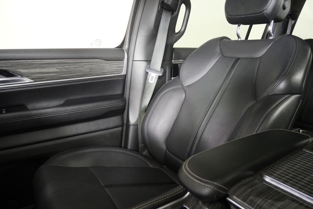 Thumbnail: 2022 Jeep Wagoneer - 27