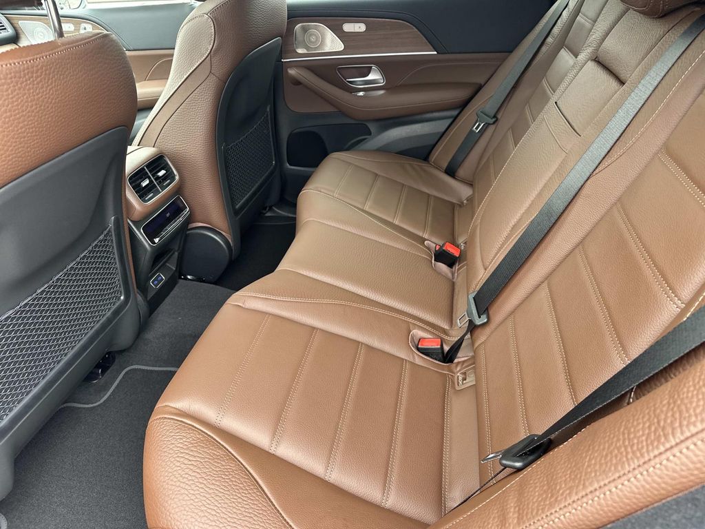 Thumbnail: 2026 Mercedes-Benz GLE - 14