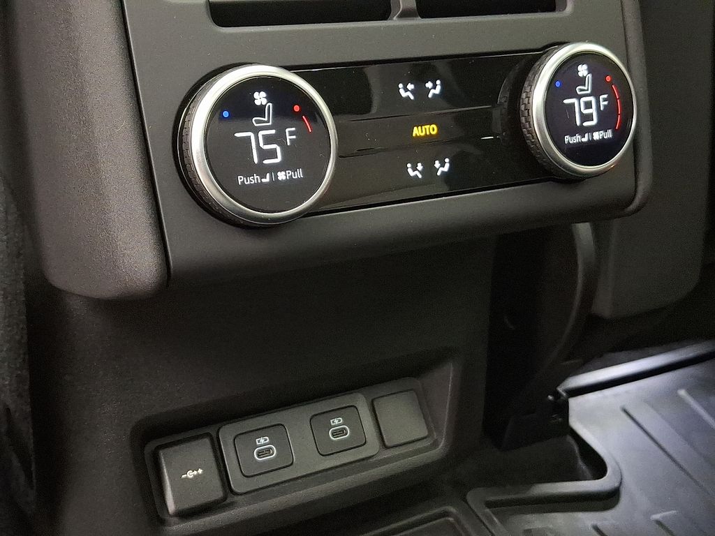 Thumbnail: 2026 Land Rover Discovery - 7