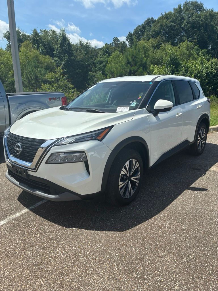Pearl White Tricoat 2022 Nissan Rogue SUV / Crossover Front-Wheel Drive Continuously Variable Transmission