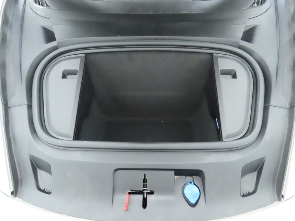 Thumbnail: 2023 Porsche Taycan - 30