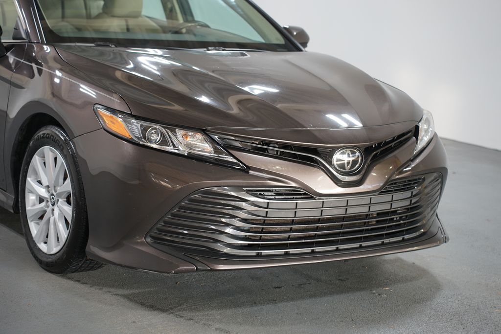 Thumbnail: 2018 Toyota Camry - 4