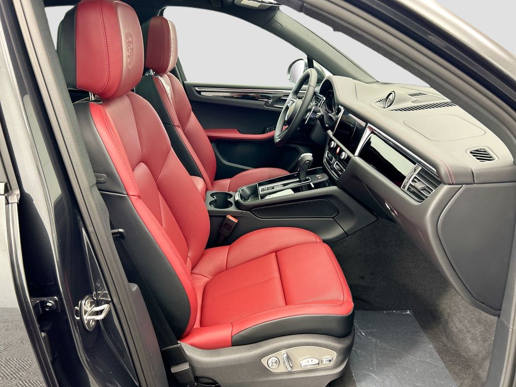 Thumbnail: 2026 Porsche Macan - 22