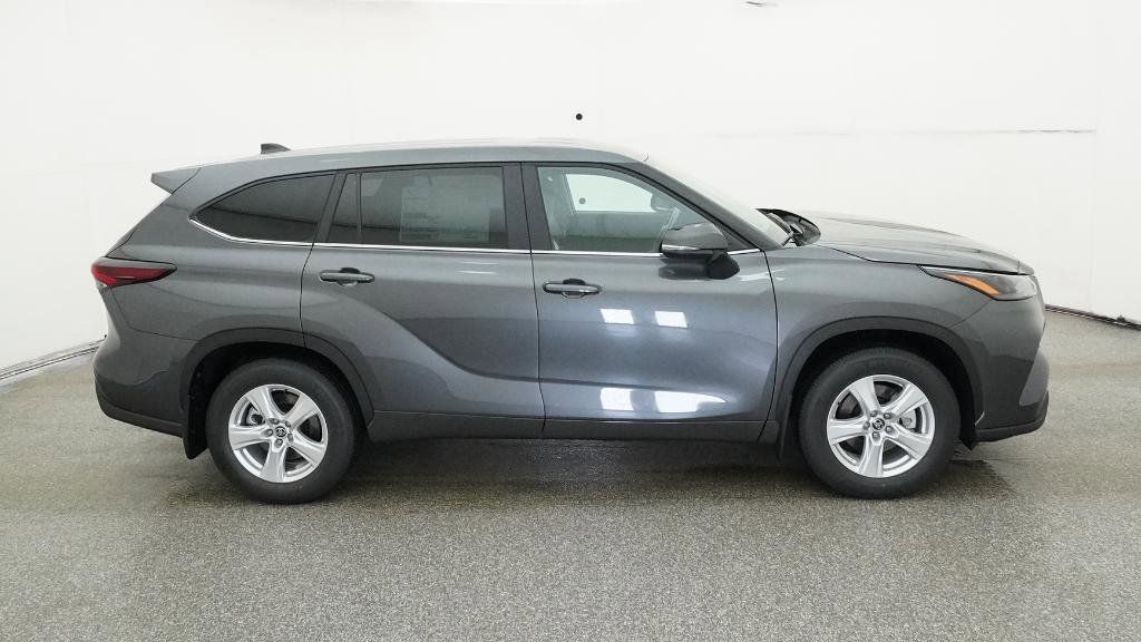 Thumbnail: 2025 Toyota Highlander - 16