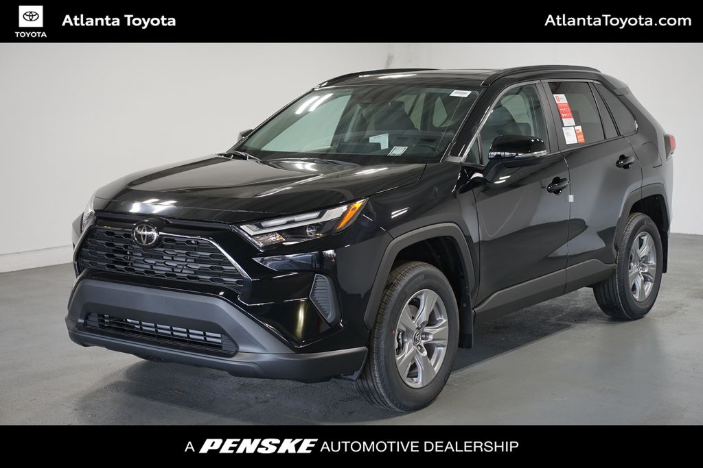 2025 Toyota RAV4 XLE's photo