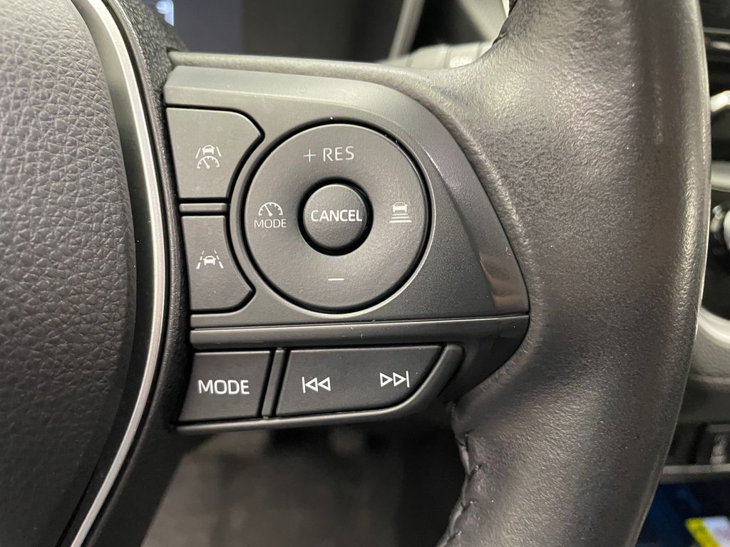 2023 Toyota Corolla Cross XLE 23