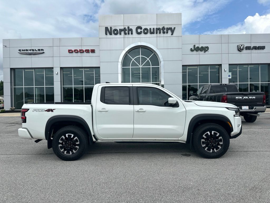 Glacier White 2024 Nissan Frontier PRO-4X Crew Cab 4WD Pickup Truck Four-Wheel Drive 9-Speed Automatic Overdrive