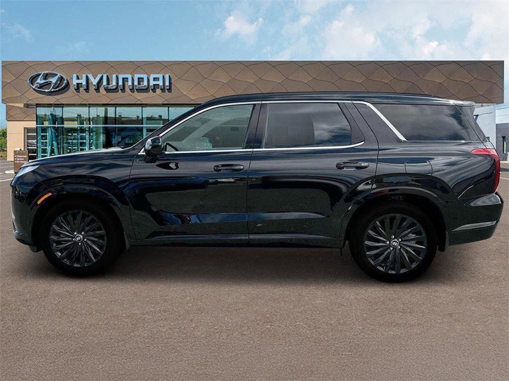 View vehicle photo 3