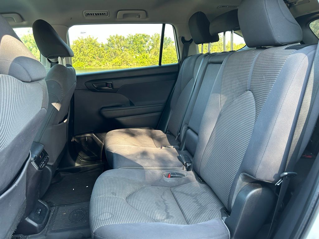 Thumbnail: 2022 Toyota Highlander - 14