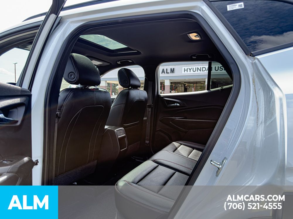 Used 2025 Summit White Chevrolet 2RS image 17