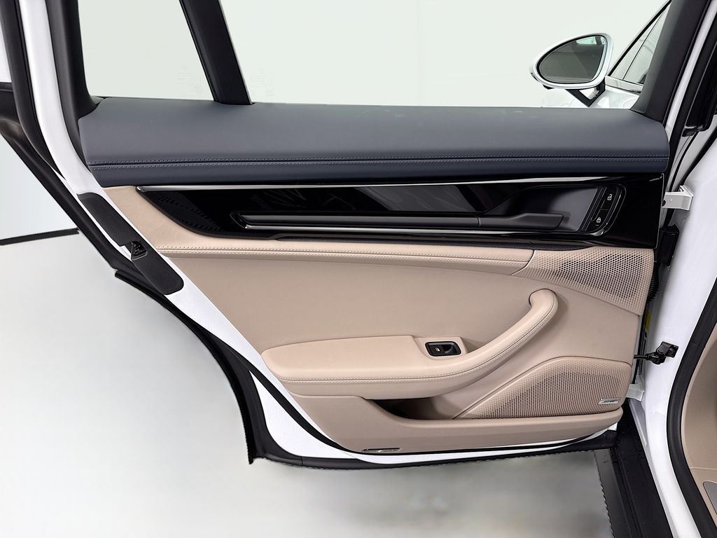 Thumbnail: 2026 Porsche Panamera - 27