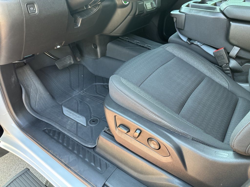 Used Car 2022 Chevrolet Silverado 1500  Custom For Sale Under $35,000 In Austin, Texas