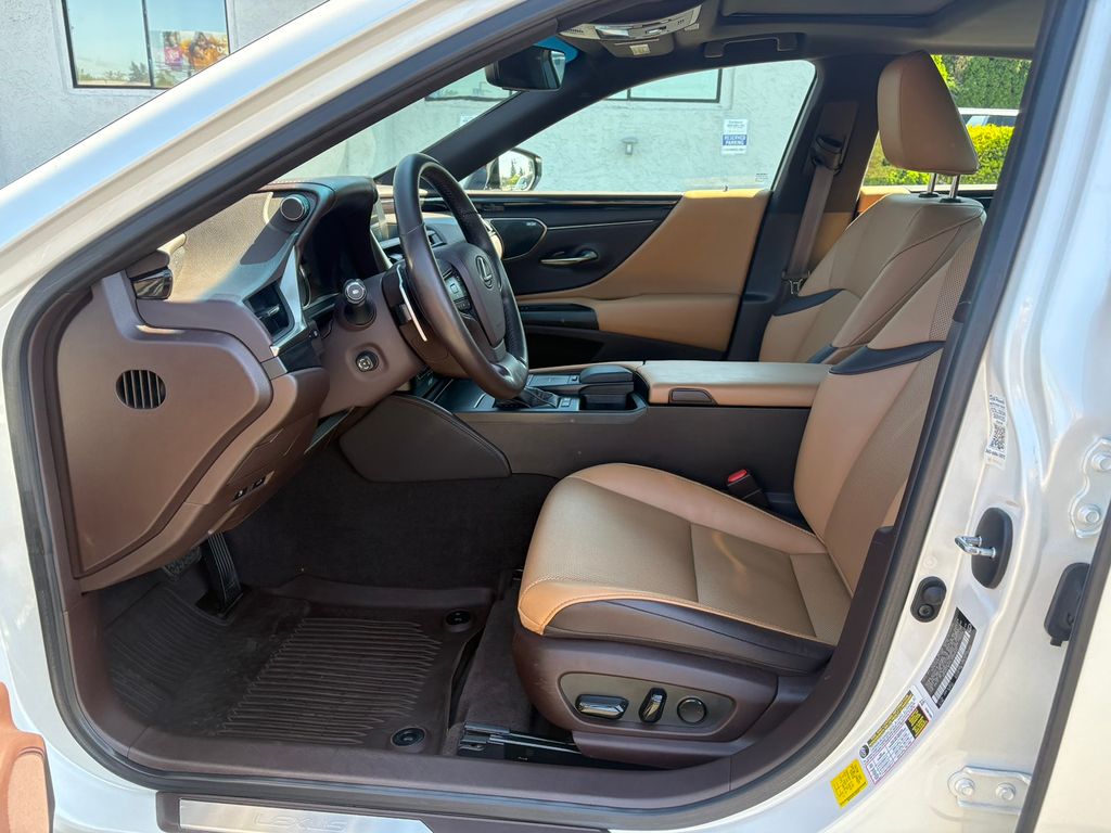 2020 Lexus ES 300h