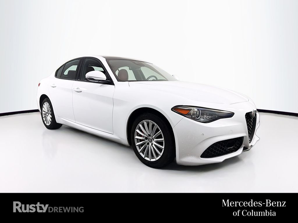 Alfa White 2022 Alfa Romeo Giulia Sedan All-Wheel Drive 8-Speed Automatic