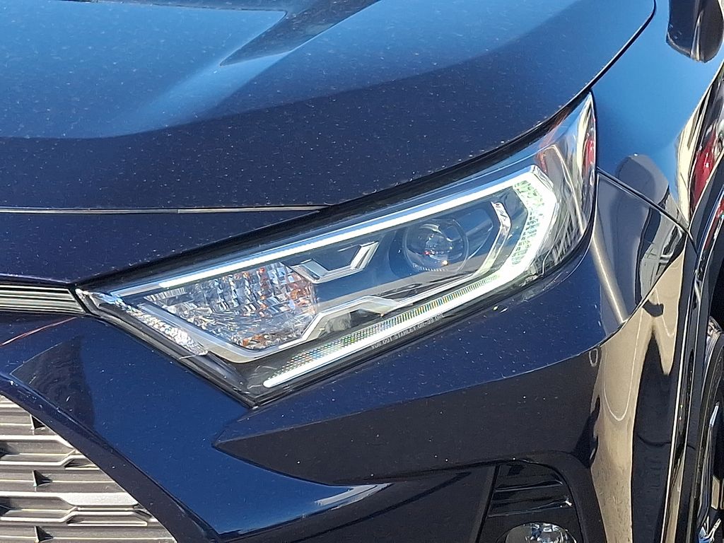 Thumbnail: 2021 Toyota RAV4 - 9