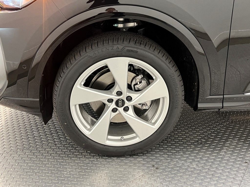 Thumbnail: 2025 Audi Q5 - 9